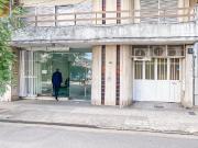 Local comercial, frente vidriado, cochera, no expensas,...