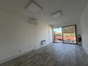 Local commercial Cenon