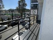 Local con balcón utilizable