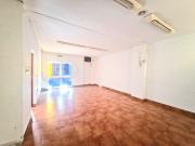 Local con patio y gran potencial en zona residencial de...