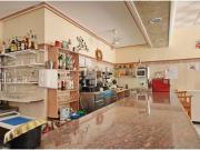 Local con terraza enorme, donde se encuentra 3 negocios...