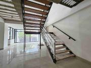 LOCAL CONERCIAL DUPLEX CON 4 ESTACIONAMIENTOS EN ALQUILER