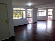 Local de 3 pisos a dos cuadras de la Av. La Marina para...