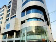 Local de 8 pisos con oficinas en Miraflores