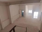 Local de dos plantas y terraza en la planta inferior Local de dos plantas y terraza en la planta inferior