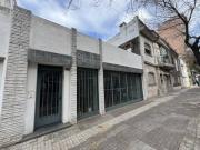 Local en Centro con vidriera a la calle / permuta