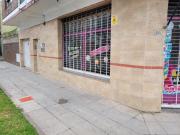 Local en esquina con vidriera Villa Ballester