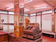 Local en esquina de 78 m2 con vitrinas frigoríficas en...