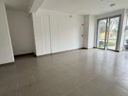 Local en Esquina en Plena Av 74 m²