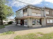 Local en esquina. Lagos y Bustamante. Entrepiso para...