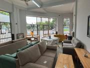 Local en esquina sobre Av. San Juan, zona de alto...