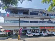 Local en plaza Bosques de la Victoria $12,000