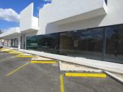 Local en plaza comercial en Cholul de 100mts