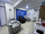 Local en primer piso con dos estacionamientos y depósito...