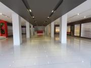 Local en renta con bodega en avenida principal