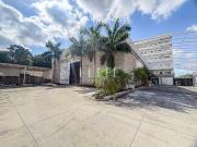 Bodega con Oficinas en Renta o Venta en Alamos Huayacan