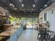 Local frente a Plaza Belgrano