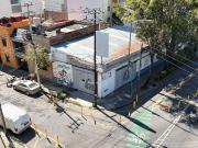 Local o Bodega en esquina y con uso de suelo amplio....