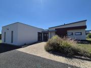 Local récent en parfait état accès PMR parking