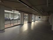 Local sobre avenida principal / Local en Arriendo en...