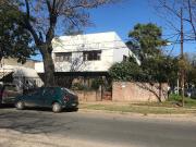Local sobre eva peron en esquina de 400mts2 en Fisherton