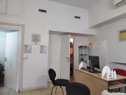 LOCALE COMMERCIALE CON 5 VETRINE E CANNA FUMARIA