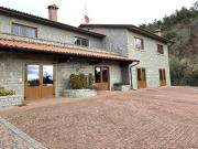 Locale commerciale con giardino a Chiusi della Verna