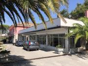 Locale commerciale con terrazzo in via villa snc, Liberi