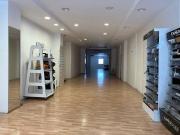 Locale commerciale in affitto a Bari