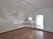 Locale commerciale in affitto a Bassano del Grappa