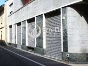 Locale commerciale in affitto a Busto Arsizio