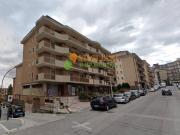Locale commerciale in affitto a Campobasso, Semicentro