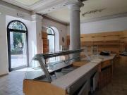 Locale commerciale in affitto a Carrara