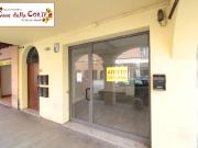 Locale commerciale in affitto a Cento
