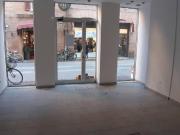 Locale commerciale in affitto a Ferrara