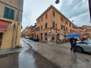 Locale commerciale in affitto a Ferrara, Centro storico