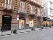 Locale commerciale in affitto a Napoli