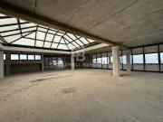 Locale commerciale in affitto a Pomezia, Centro