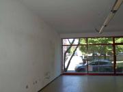 Locale commerciale in affitto a Reggio Emilia