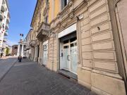 Locale commerciale in affitto a Seregno