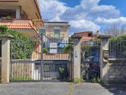 Locale commerciale in vendita a Albano Laziale, Pavona