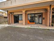 Locale commerciale in vendita a Ardea