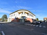 Locale commerciale in vendita a Carnate, Carnate superiore