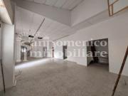 Locale commerciale in vendita a Cascina
