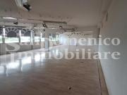 Locale commerciale in vendita a Cascina