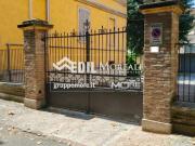 Locale commerciale in vendita a Modena