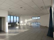 Locale commerciale in vendita a Modena, Modena est