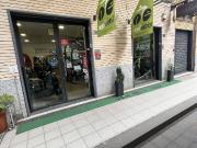 Locale commerciale in vendita a Napoli, Arenella