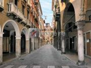 Locale commerciale in affitto a Treviso, Centro storico