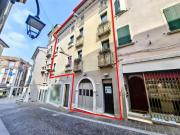 Locale commerciale/Negozio in Vendita a Desenzano del Garda